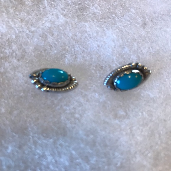 Jewelry - Vintage Sterling silver and turquoise earrings